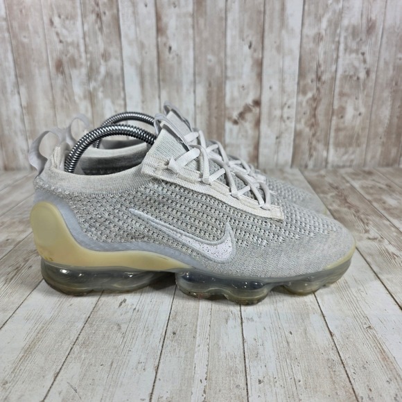 Nike Air VaporMax 2021 Flyknit Women's Running Shoes Size 9 Gray White - Picture 1 of 8